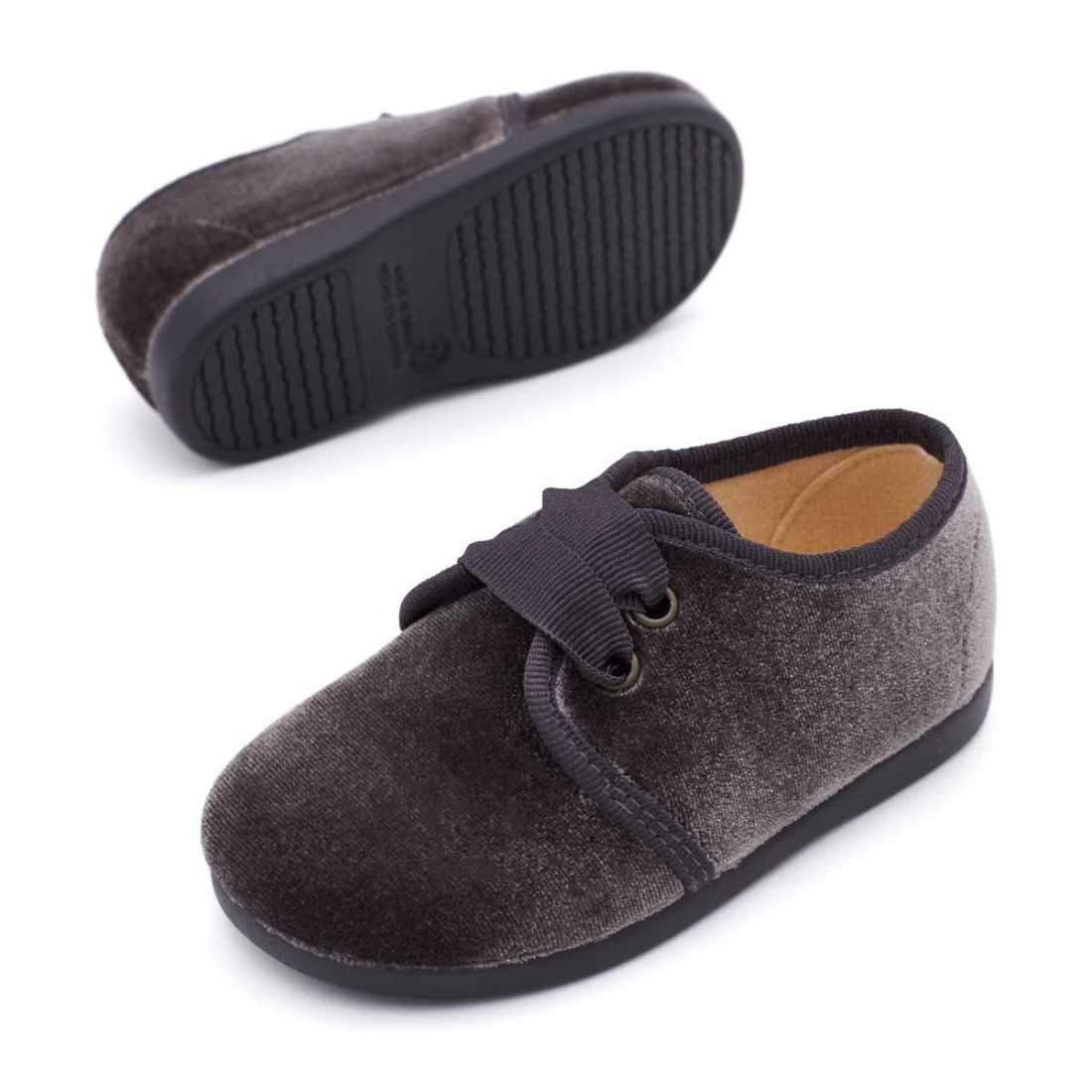 Blucher de terciopelo gris para niños marca Pasitrote