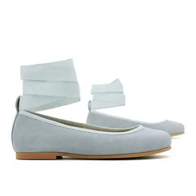 BAILARINA NIÑA ANTE LAZOS AGUA 2