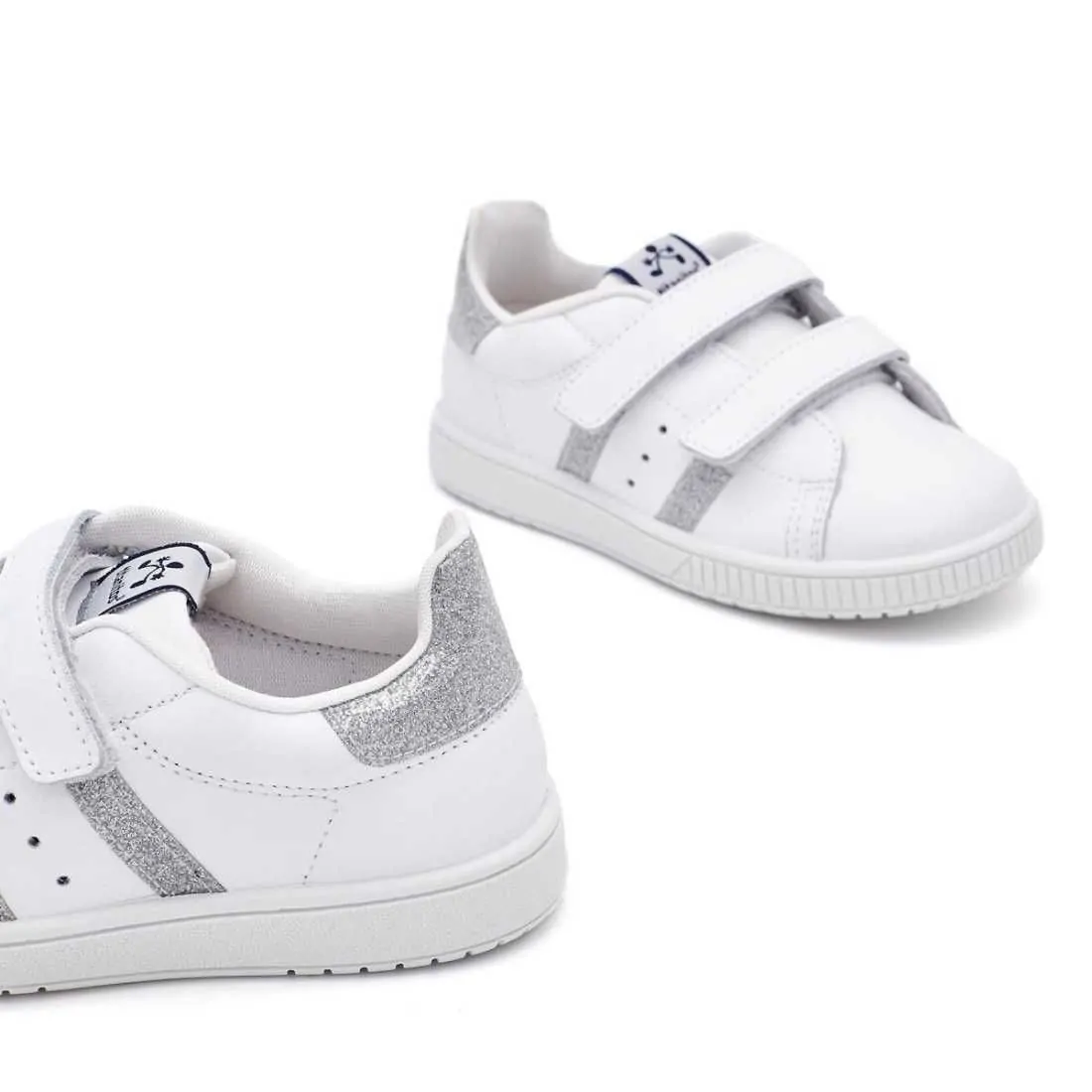 DEPORTIVA PIEL TIRA ADHERENTE DETALLE PLATA