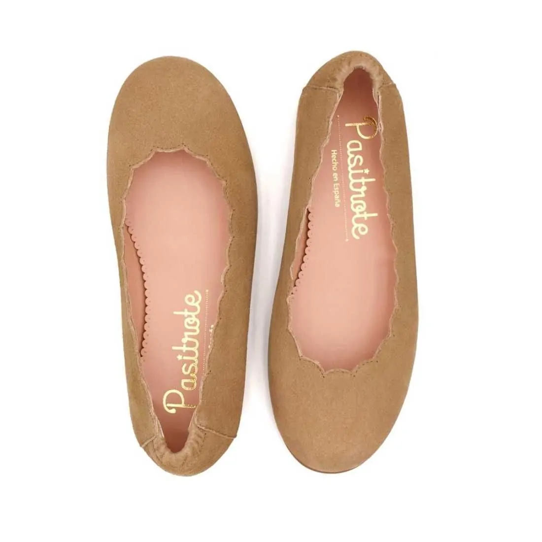 BAILARINA NIÑA ANTE ONDAS CAMEL