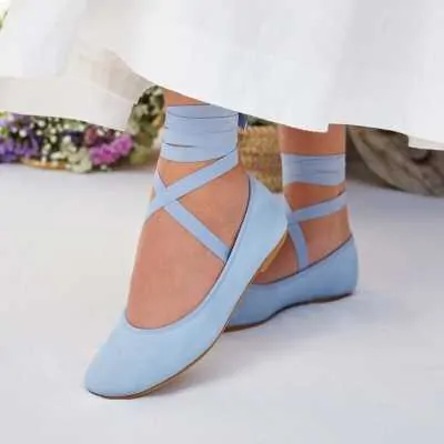 BAILARINA NIÑA ANTE CINTAS AZUL EMPOLVADO