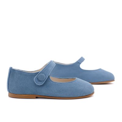 MERCEDITAS OLIVIA NIÑA ANTE AZUL