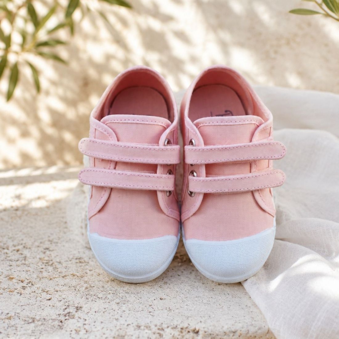 Zapatillas tipo bamba de lona rosa nude para niños y niñas