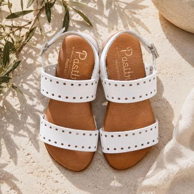 Sandalias Blancas para niña marca Pasitrote