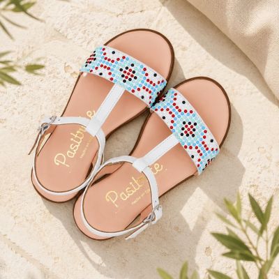 Sandalias Blancas para niña con detalle étnico